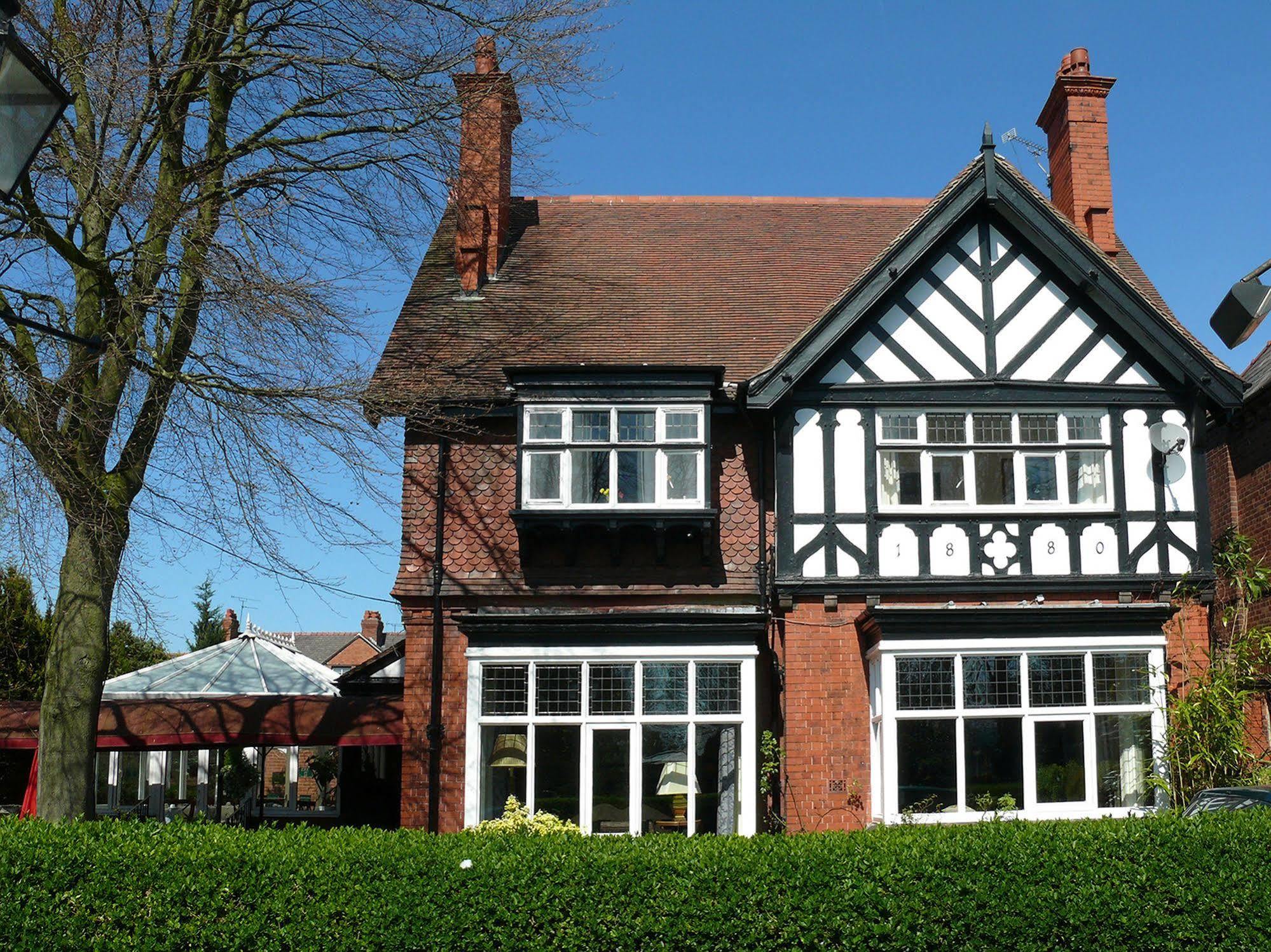 The Court 4*