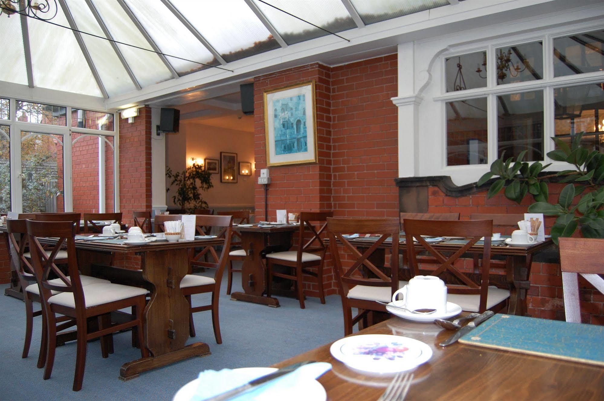 Hotel The Court Chester